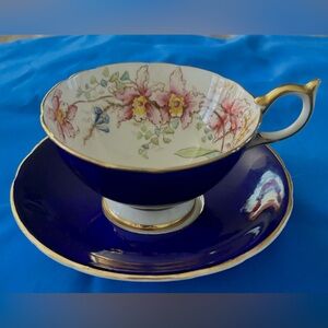 Stunning Aynsley Bone China teacup and saucer